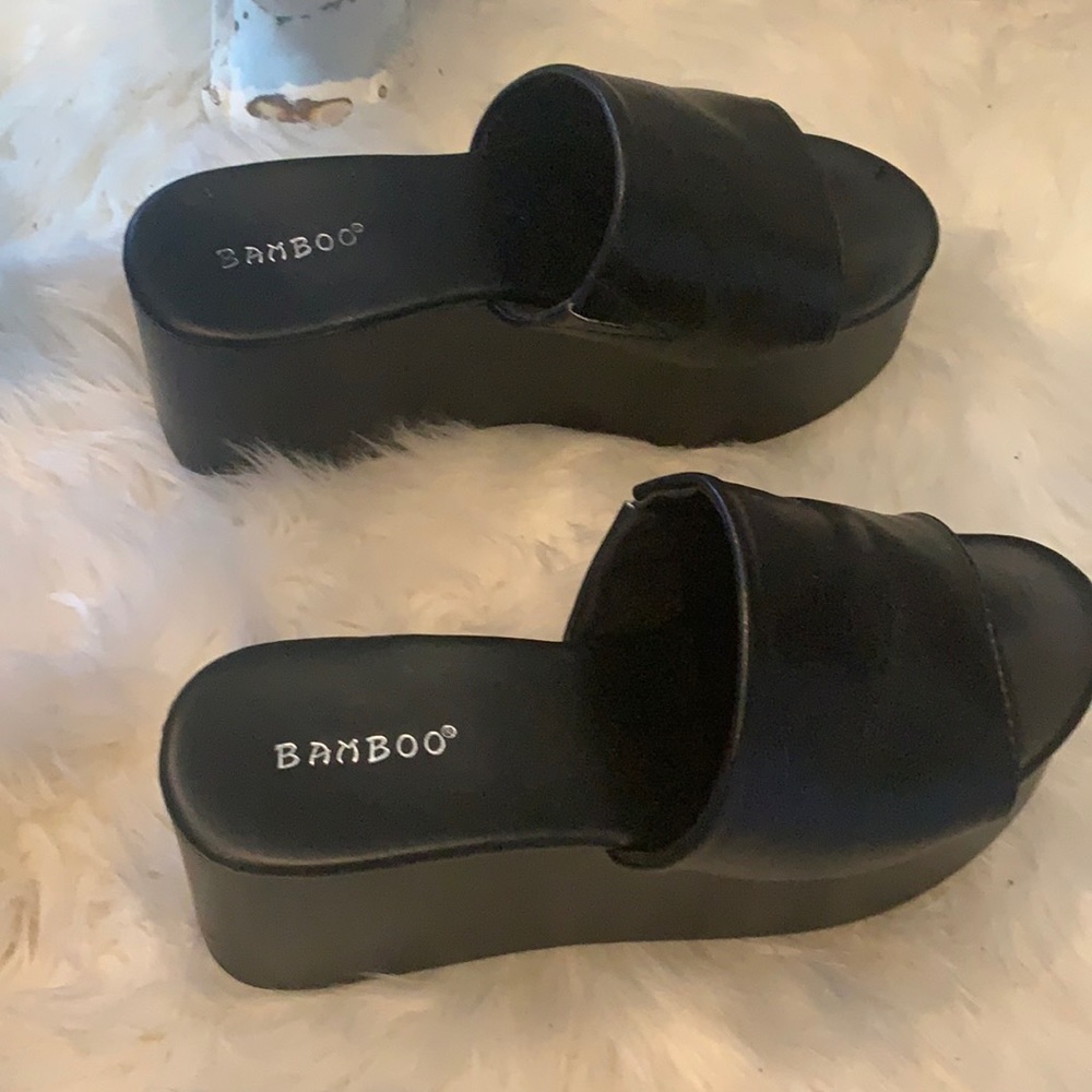 Super cute like new wedges so comfy